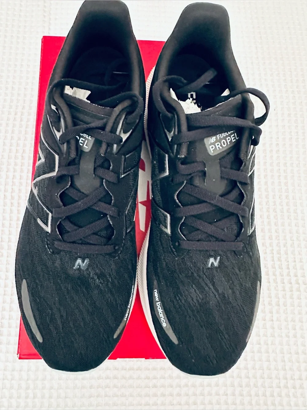 New Balance Women Black Running Course with White/Mint Midsoles Size 9.5